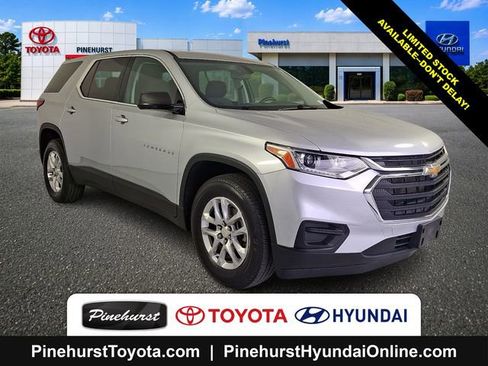 Used 2020 Chevrolet Traverse LS FWD image 1