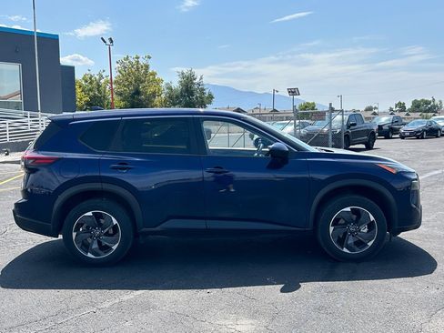 Used 2025 Nissan Rogue SV AWD/4WD image 2