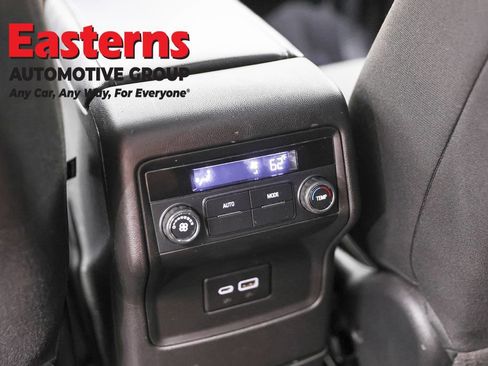 Used 2023 GMC Acadia SLE FWD image 21
