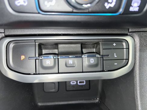 Used 2023 GMC Acadia SLE w/ Driver Convenience Package image 26