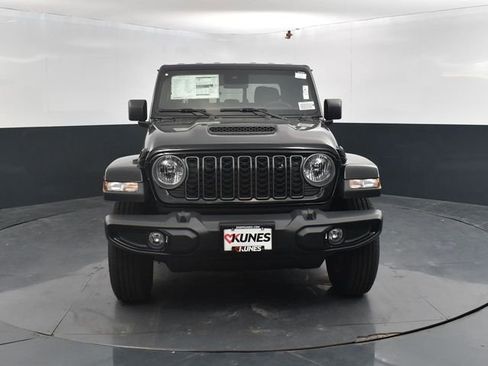 New 2025 Jeep Gladiator Sport image 2