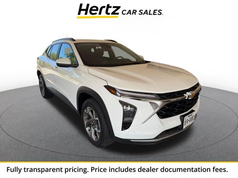 Used 2025 Chevrolet Trax LT FWD image 1