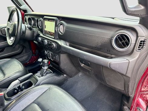 Used 2022 Jeep Wrangler Unlimited Sahara AWD/4WD image 33