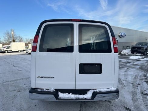 Used 2024 Chevrolet Express 2500 w/ Driver Convenience Package image 4