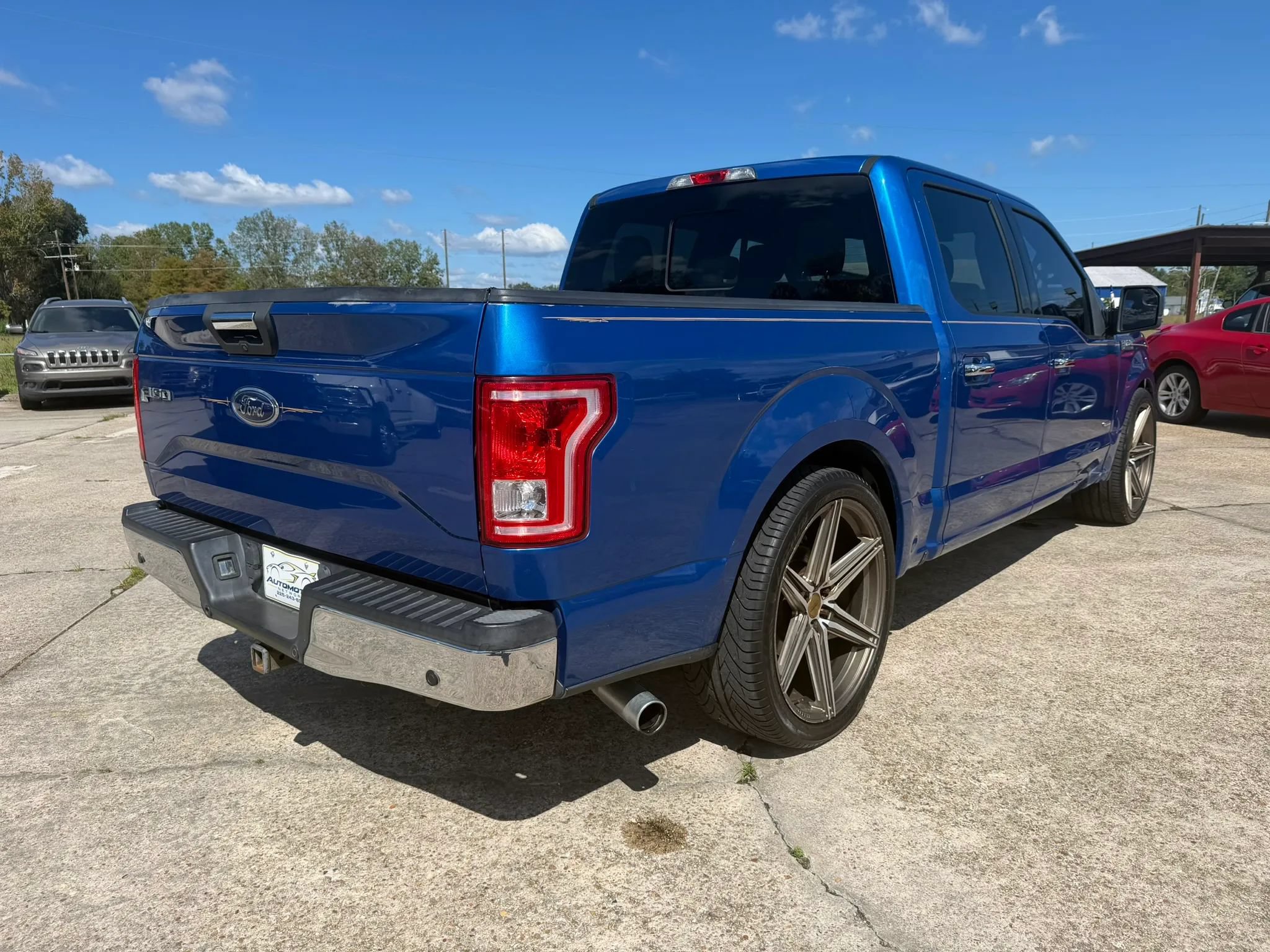 Used 2015 Ford F150 XLT w/ Equipment Group 302A Luxury RWD image 4