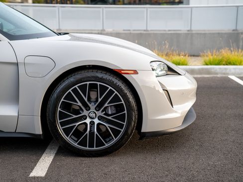 Certified 2023 Porsche Taycan w/ Premium Package RWD image 9