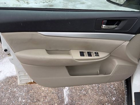 Used 2011 Subaru Outback 2.5i Premium image 12
