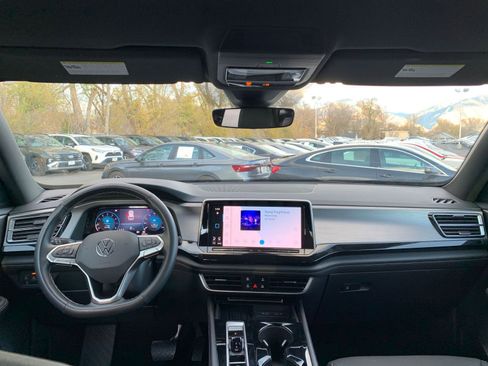 Used 2025 Volkswagen Atlas Cross Sport SE image 33