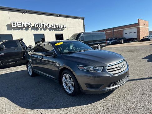 Used 2017 Ford Taurus SE FWD image 4