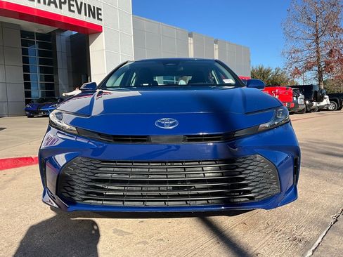 Used 2025 Toyota Camry LE image 4