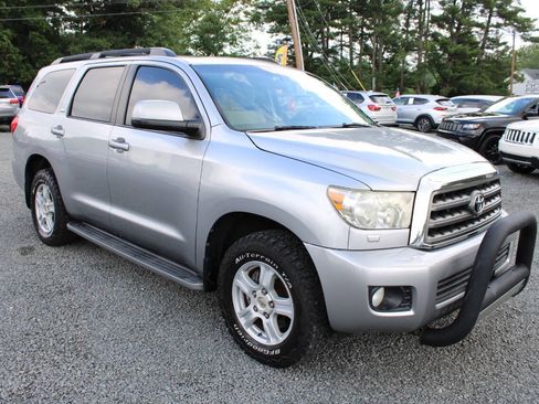 Used 2010 Toyota Sequoia SR5 AWD/4WD image 4