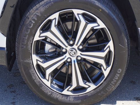 Used 2025 Toyota RAV4 XSE w/ Weather Package AWD/4WD image 7