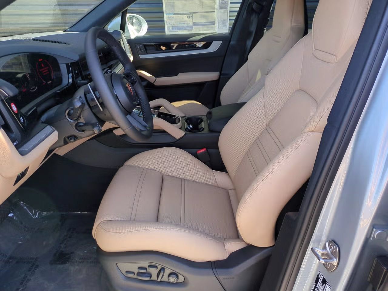 Certified 2026 Porsche Cayenne AWD/4WD image 5