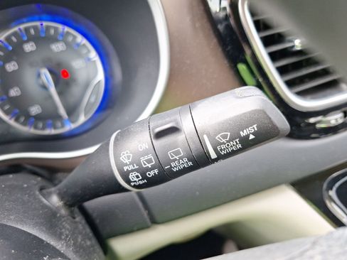 Used 2020 Chrysler Voyager Lxi image 23