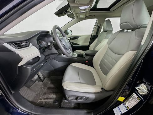 Used 2022 Toyota RAV4 XLE Premium image 13