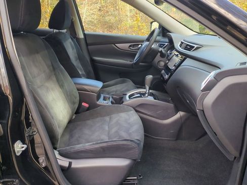 Used 2016 Nissan Rogue SV w/ SV Premium Package image 28