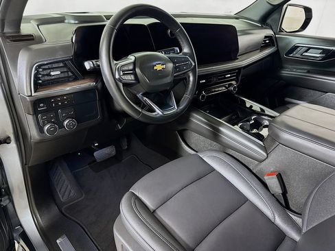 Used 2026 Chevrolet Suburban LT w/ Comfort Package AWD/4WD image 7