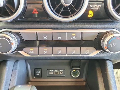 Used 2024 Nissan Sentra SV FWD image 30