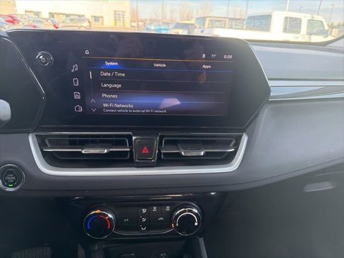 Used 2025 Chevrolet TrailBlazer LT image 11