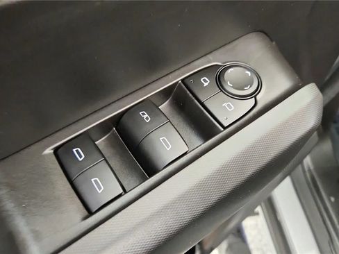 Used 2025 Chevrolet Colorado LT AWD/4WD image 32