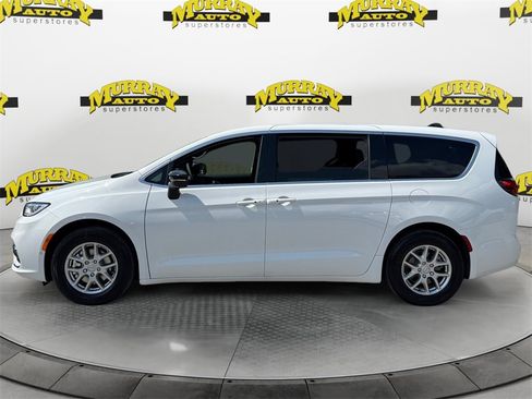 New 2026 Chrysler Pacifica Select image 2