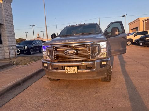 Used 2022 Ford F350 XLT w/ XLT Value Package AWD/4WD image 2