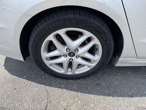 Used 2015 Ford Fusion SE FWD image 33