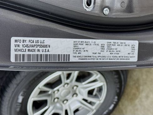 Used 2023 Jeep Wagoneer 4WD image 39