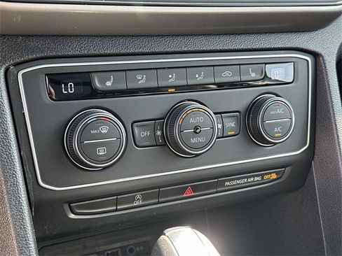 Used 2020 Volkswagen Atlas Cross Sport SE w/ Panoramic Sunroof Package image 37