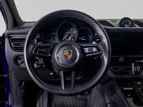 Used 2025 Porsche Macan image 10