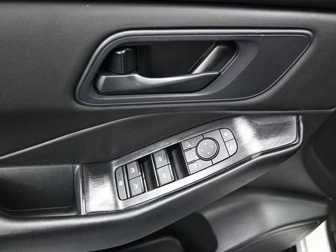 Used 2024 Nissan Rogue S AWD/4WD image 18