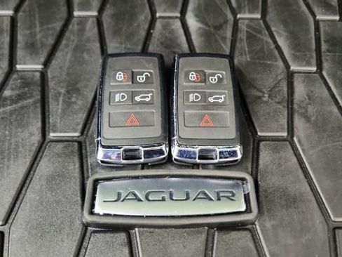 Used 2024 Jaguar E-PACE R-Dynamic SE image 59