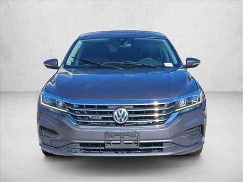 Used 2021 Volkswagen Passat 2.0T SE image 2