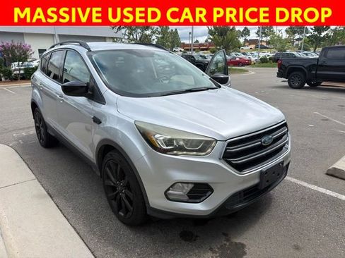 Used 2018 Ford Escape SE w/ SE Sport Appearance Package FWD image 3
