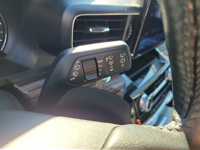 Used 2023 Ford Explorer Limited w/ Equipment Group 301A AWD/4WD image 28