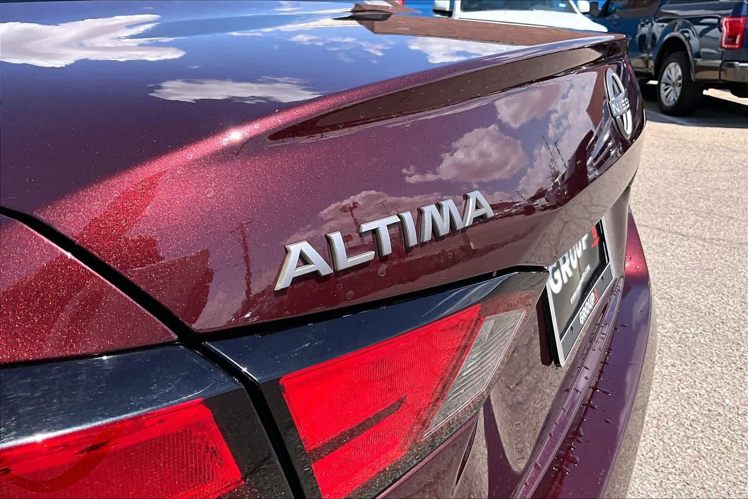 Used 2025 Nissan Altima 2.5 SV FWD image 30