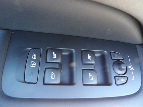 New 2026 Volvo XC60 B5 Core w/ Climate Package image 9