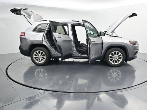 Used 2020 Jeep Cherokee Latitude FWD image 27