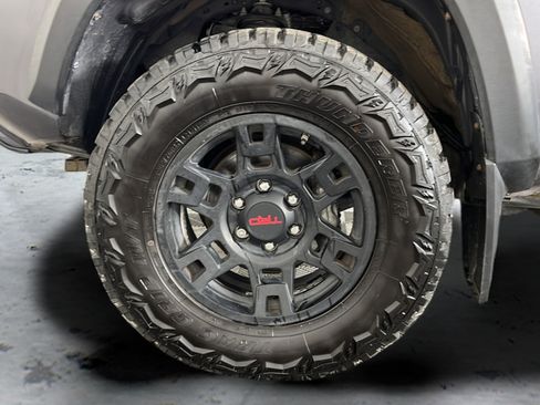 Used 2017 Toyota Tacoma TRD Off-Road w/ Tow Package (A/T) AWD/4WD image 24