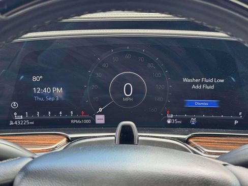 Used 2023 Cadillac Escalade ESV Premium Luxury AWD/4WD image 28