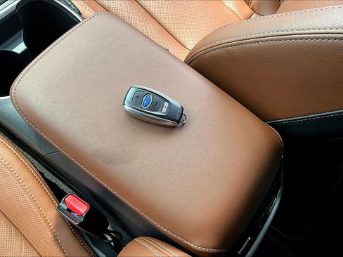 Used 2025 Subaru Outback Touring XT image 11