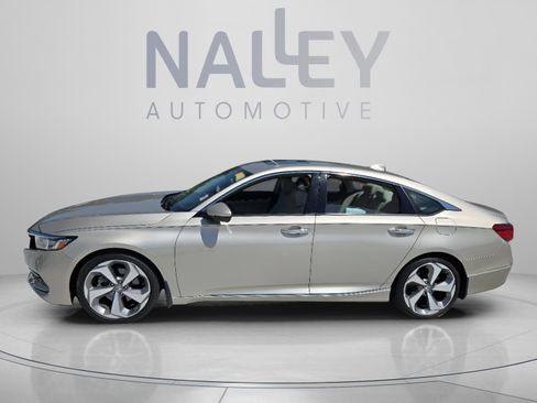 Used 2018 Honda Accord Touring image 2