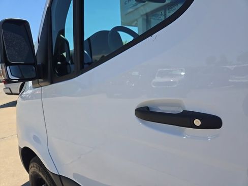 Used 2025 Mercedes-Benz Sprinter 2500 image 25