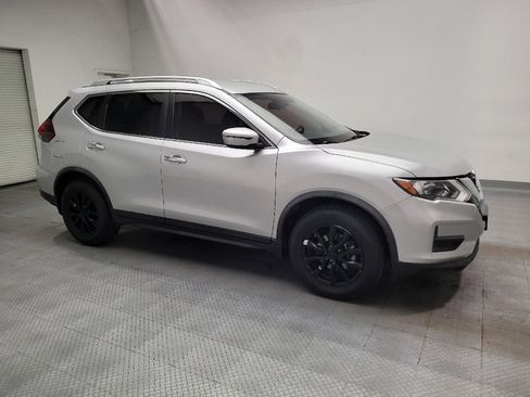 Used 2019 Nissan Rogue SV FWD image 11