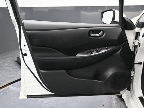 Used 2023 Nissan Leaf S image 37