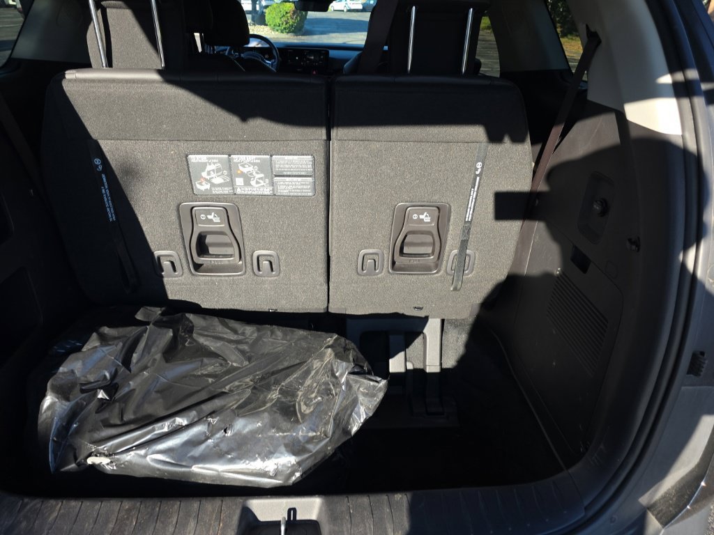 Used 2025 Kia Carnival EX FWD image 29