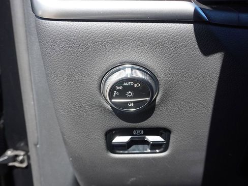 Used 2023 Mercedes-Benz GLC 300 4MATIC image 40