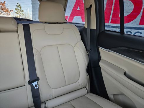 Used 2022 Jeep Grand Cherokee Limited image 29