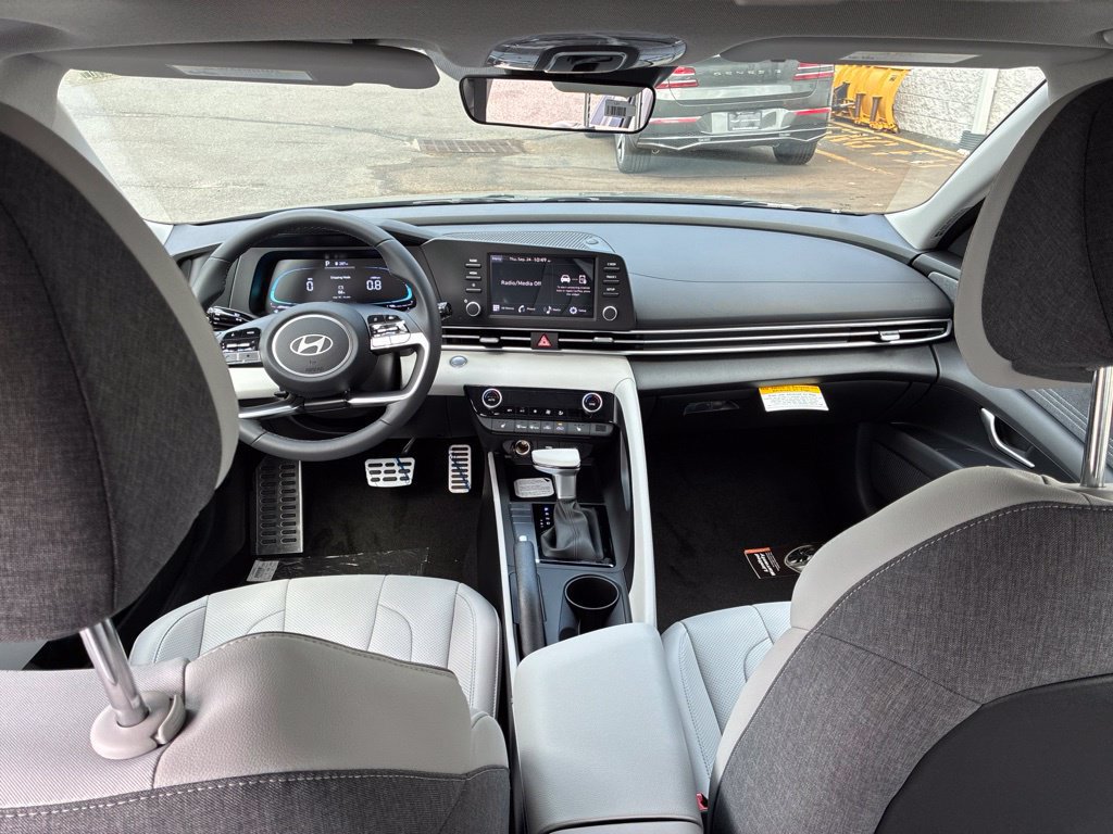 New 2026 Hyundai Elantra SEL Sport FWD image 13