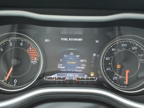 Used 2017 Jeep Cherokee Trailhawk w/ Comfort & Convenience Group AWD/4WD image 24